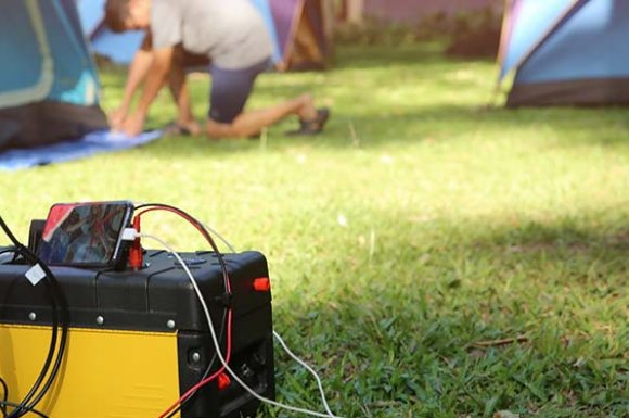 Acheter une batterie solaire portable pour faire du camping à Saint-Denis